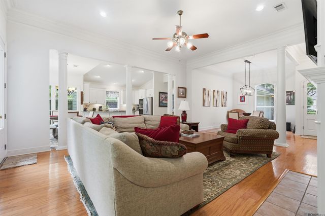 621 Highland Knoll Ct, Baton Rouge, LA 70810