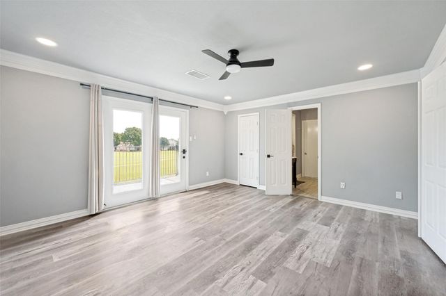 818 Riviera Drive, Mansfield, TX 76063