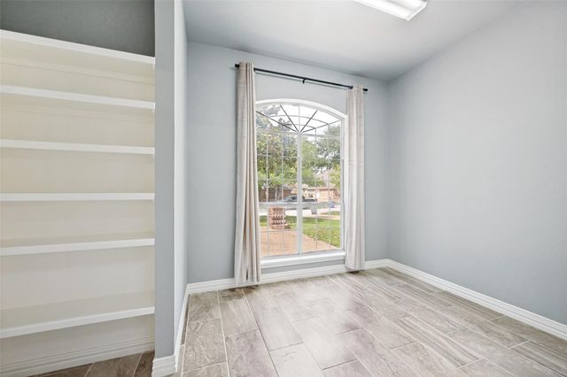 818 Riviera Drive, Mansfield, TX 76063