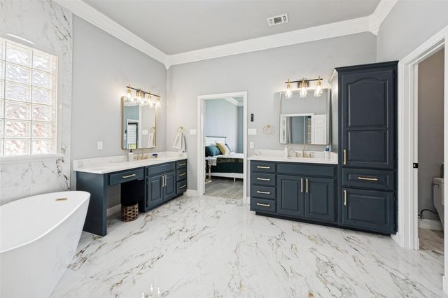 818 Riviera Drive, Mansfield, TX 76063