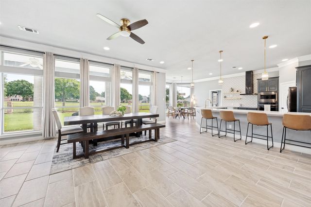 818 Riviera Drive, Mansfield, TX 76063