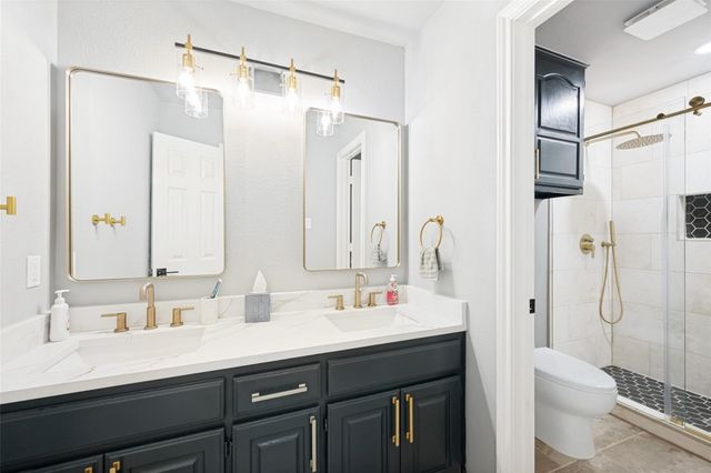 818 Riviera Drive, Mansfield, TX 76063