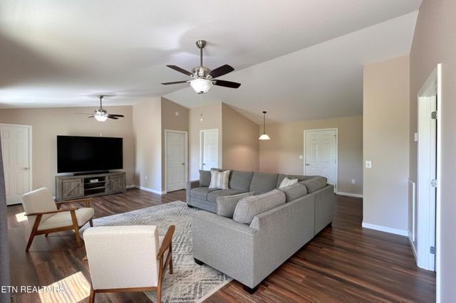 13 Short Rd, Crossville, TN 38555