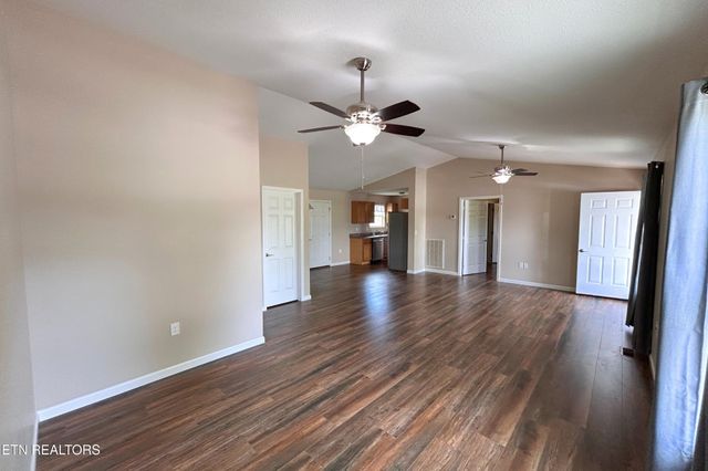 13 Short Rd, Crossville, TN 38555