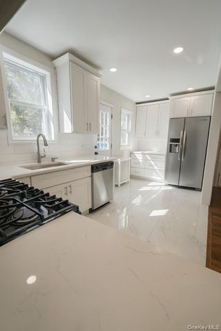 29 Avon Road, Hewlett, NY 11557