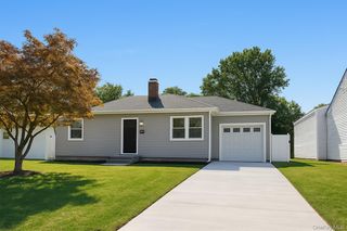 29 Avon Road, Hewlett, NY 11557