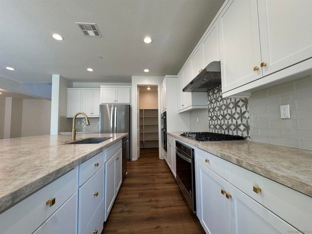 38226 Old Creek, Murrieta, CA 92563