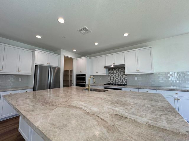 38226 Old Creek, Murrieta, CA 92563