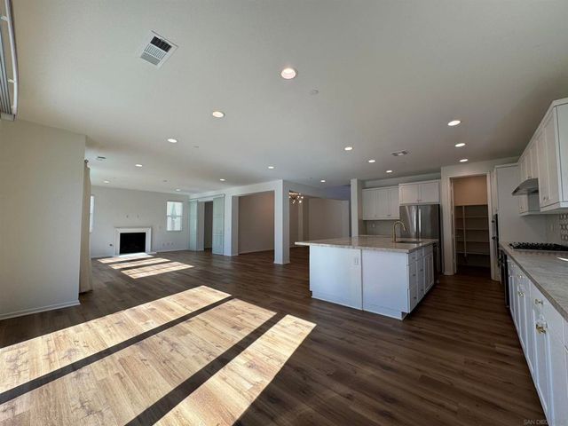 38226 Old Creek, Murrieta, CA 92563