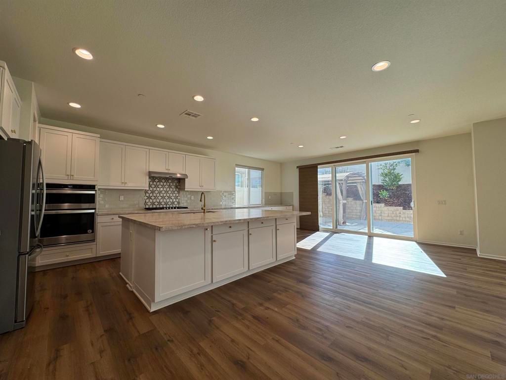 Image 6 of property listing at 38226 Old Creek, Murrieta, CA 92563