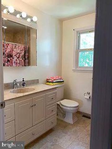 415 MONMOUTH DR, Cherry Hill, NJ 08002