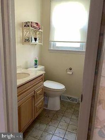 415 MONMOUTH DR, Cherry Hill, NJ 08002
