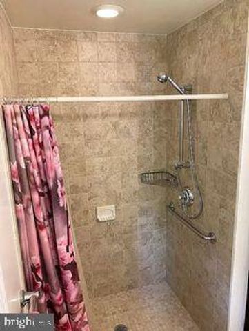 415 MONMOUTH DR, Cherry Hill, NJ 08002