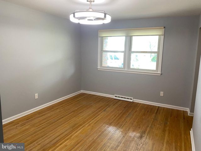 415 MONMOUTH DR, Cherry Hill, NJ 08002