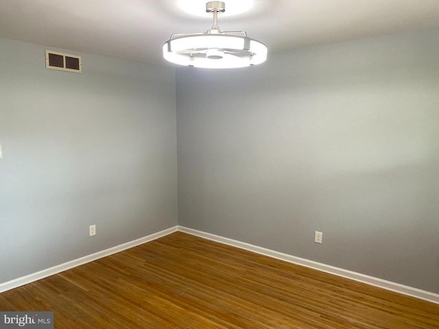 415 MONMOUTH DR, Cherry Hill, NJ 08002