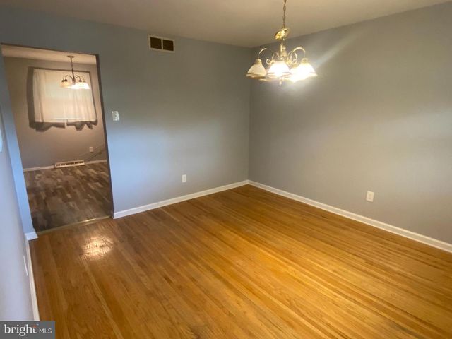415 MONMOUTH DR, Cherry Hill, NJ 08002