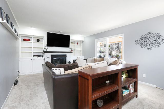 4125 75th Street, Urbandale, IA 50322