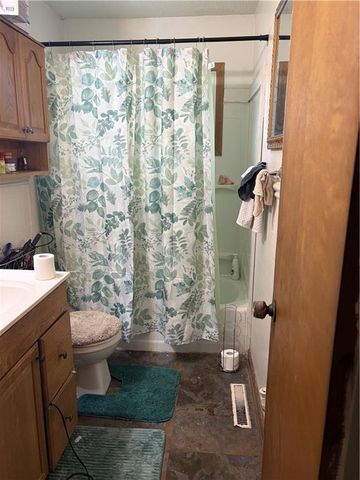 8605 Cambridge Avenue, Kansas City, MO 64138