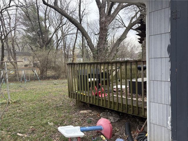 8605 Cambridge Avenue, Kansas City, MO 64138