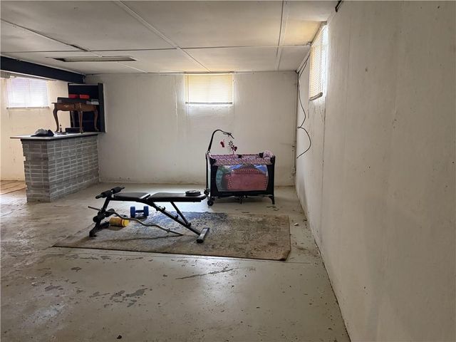 8605 Cambridge Avenue, Kansas City, MO 64138