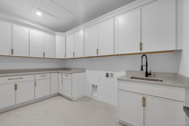 4546 Niagara Lane, Bloomfield Hills, MI 48301