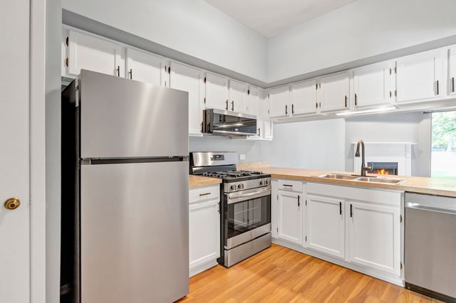 1300 Cranbrook Drive 1300, Schaumburg, IL 60193