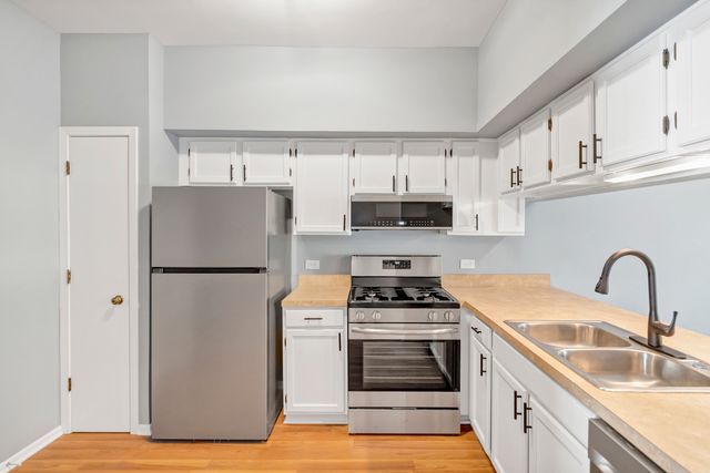 1300 Cranbrook Drive 1300, Schaumburg, IL 60193
