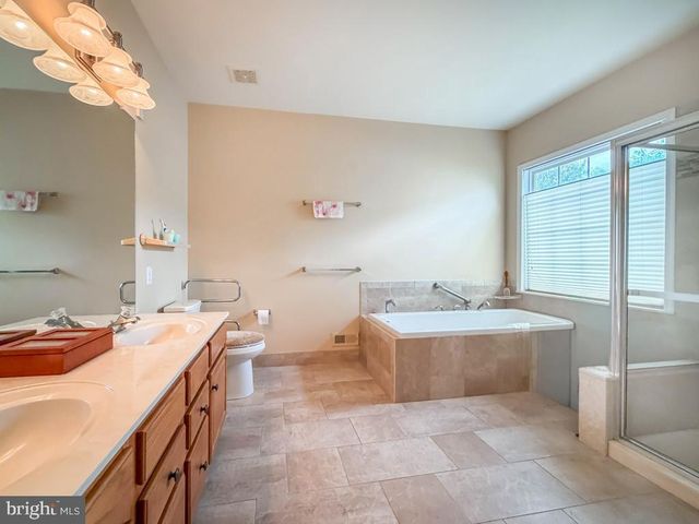 40 BETTS DR, Washington Crossing, PA 18977