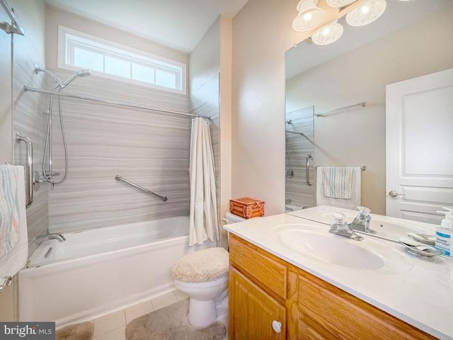 40 BETTS DR, Washington Crossing, PA 18977