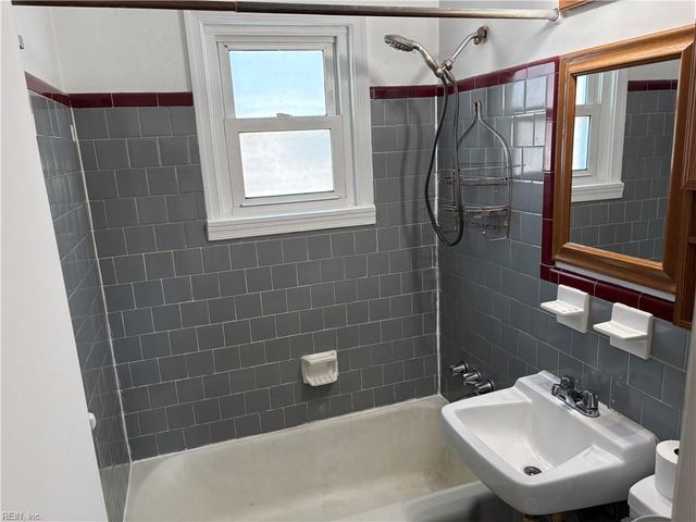 708 Endicotte RD, Portsmouth, VA 23702