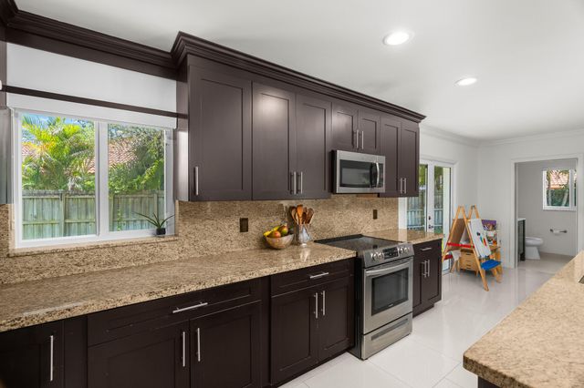 23173 L'Ermitage Circle, Boca Raton, FL 33433
