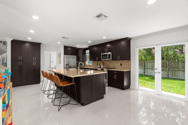 23173 L'Ermitage Circle, Boca Raton, FL 33433