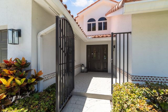 23173 L'Ermitage Circle, Boca Raton, FL 33433