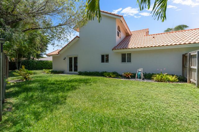 23173 L'Ermitage Circle, Boca Raton, FL 33433