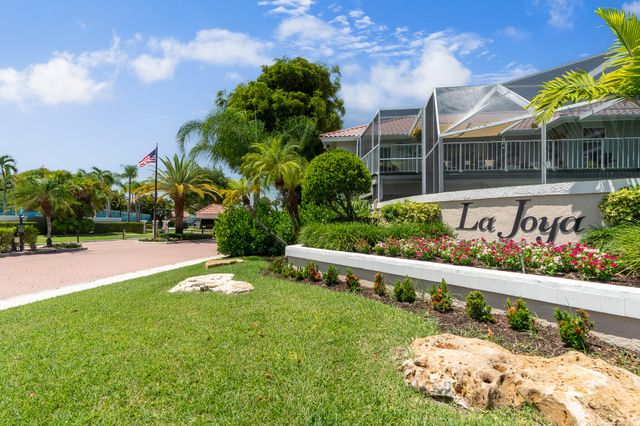 23173 L'Ermitage Circle, Boca Raton, FL 33433