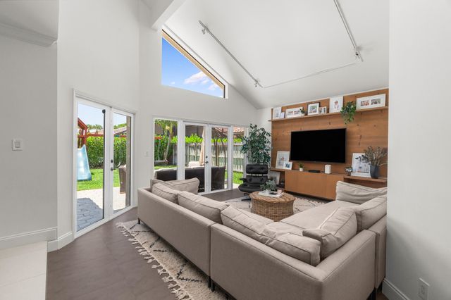 23173 L'Ermitage Circle, Boca Raton, FL 33433
