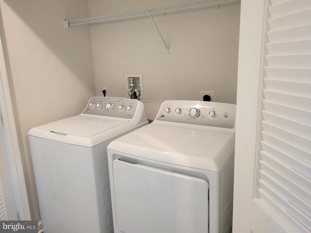 28 MULBERRY LN, Clementon, NJ 08021