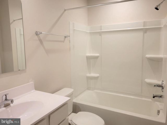 28 MULBERRY LN, Clementon, NJ 08021