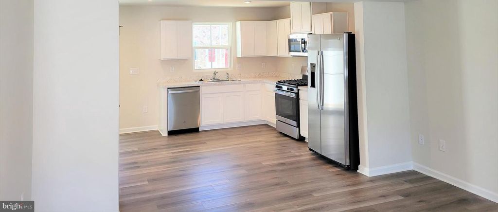 28 MULBERRY LN, Clementon, NJ 08021