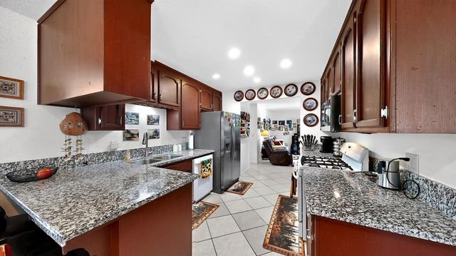 2140 Rochelle Ave, Turlock, CA 95382