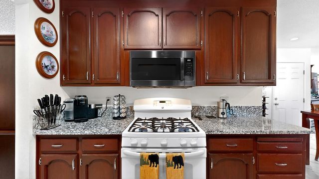 2140 Rochelle Ave, Turlock, CA 95382