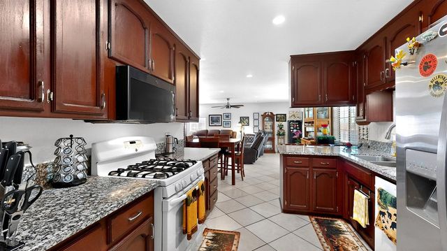 2140 Rochelle Ave, Turlock, CA 95382