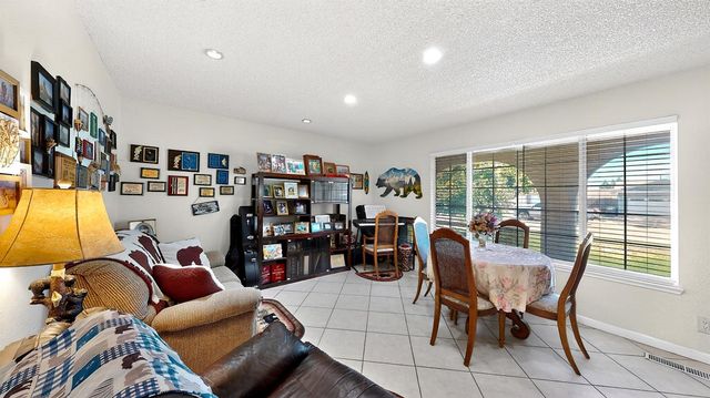 2140 Rochelle Ave, Turlock, CA 95382