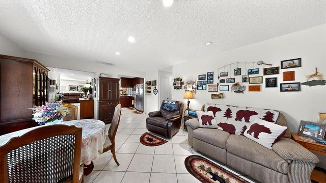 2140 Rochelle Ave, Turlock, CA 95382