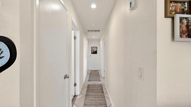 2140 Rochelle Ave, Turlock, CA 95382