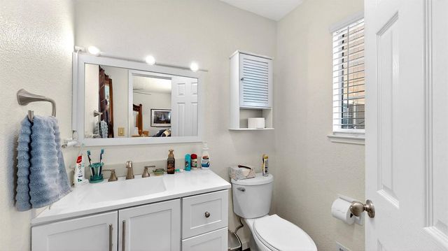 2140 Rochelle Ave, Turlock, CA 95382