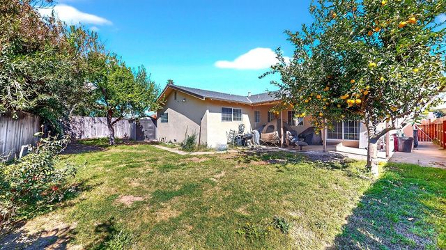 2140 Rochelle Ave, Turlock, CA 95382