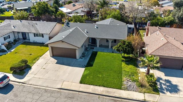 2140 Rochelle Ave, Turlock, CA 95382