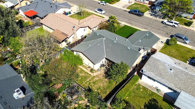 2140 Rochelle Ave, Turlock, CA 95382