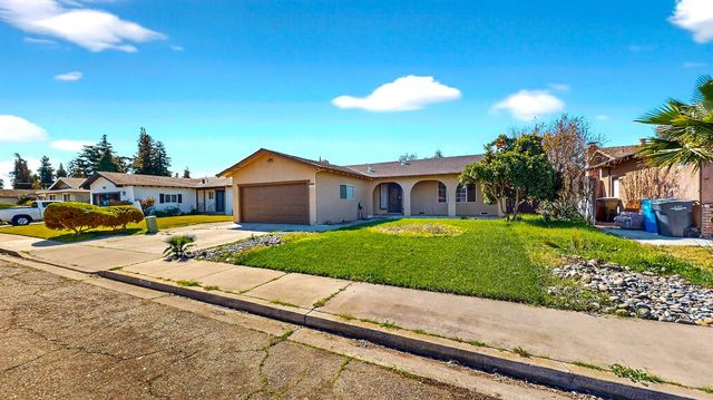 2140 Rochelle Ave, Turlock, CA 95382